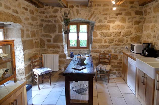 Cuisine &eacute;quip&eacute;e style campagne du g&icirc;te esprit de pierres