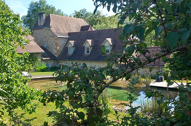 G&icirc;te avec Piscine naturelle dans le Lot